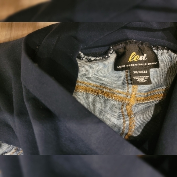 Luxe Led Essentials Maternity Jeans - Picture 4 of 6